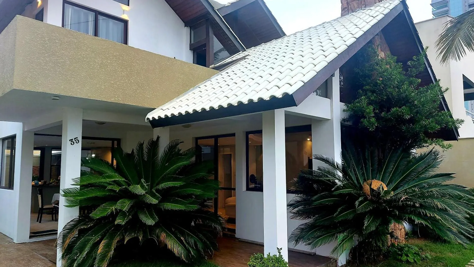 Linda Casa Com Piscina Em Picarras Sc E Vista Para O Mar 0*,  Бразилия