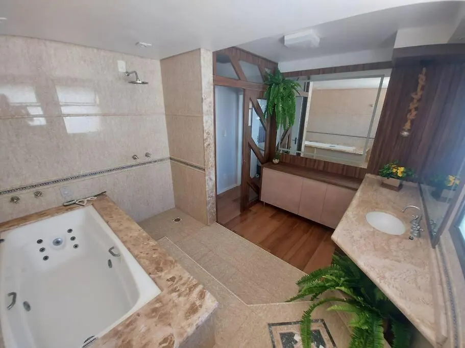 Linda Casa Com Piscina Em Picarras Sc E Vista Para O Mar Бразилия